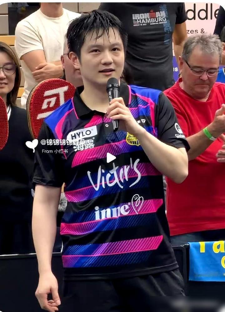 一个破纸盒，差点让我跟家里人闹翻了。
我妈拿印着樊振东的雅漾盒子，打包旧手机寄