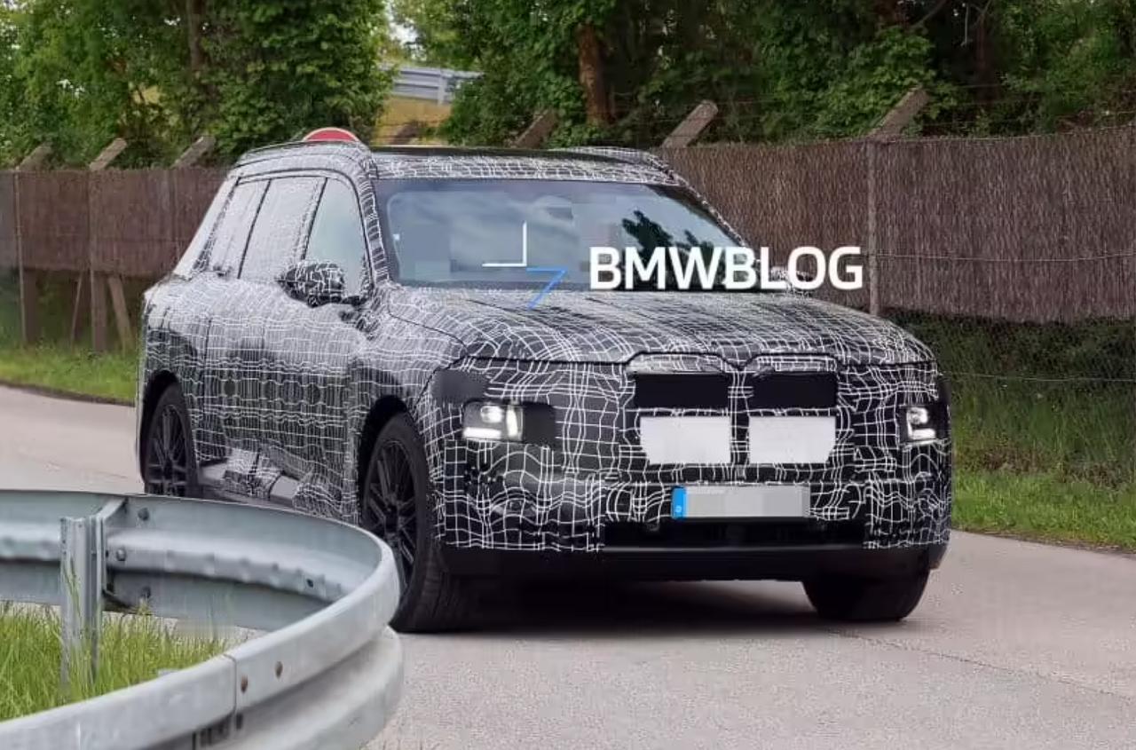 汽车媒体 BMW Blog 发布博文，分享了一段在西班牙抓拍的视频，展示了正在测