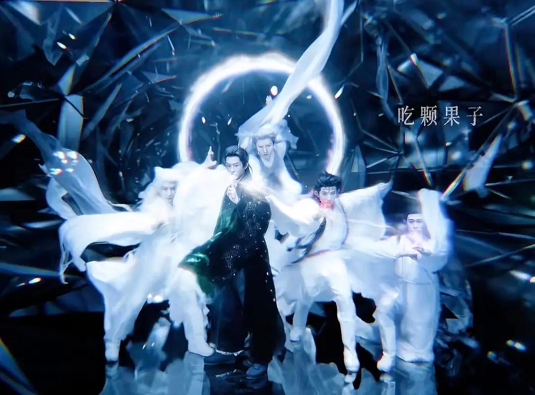 小四私下没少看团播 