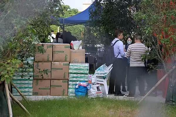 香港大埔火灾援助基金总额约28亿港元，这笔资金将用于协助居民重建家园。我们这个民