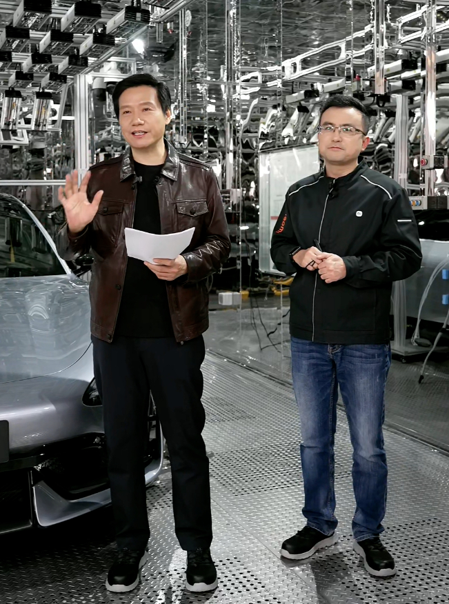 小米挥发物和气味的实验室，除了科学仪器之外，小米也配了“人肉测试员”，因为确实有