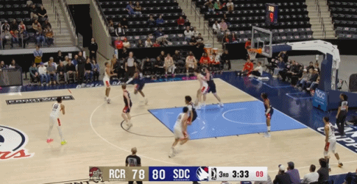 刚结束的一场NBA发展联盟常规赛，撕裂之城混音以118比128不敌圣迭戈快船，杨