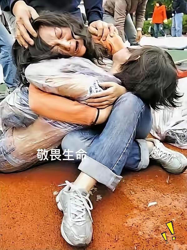 高考刚结束，江西鄱阳湖边发生了一起悲剧。一个刚满 18 岁的男孩，1 米 8 的