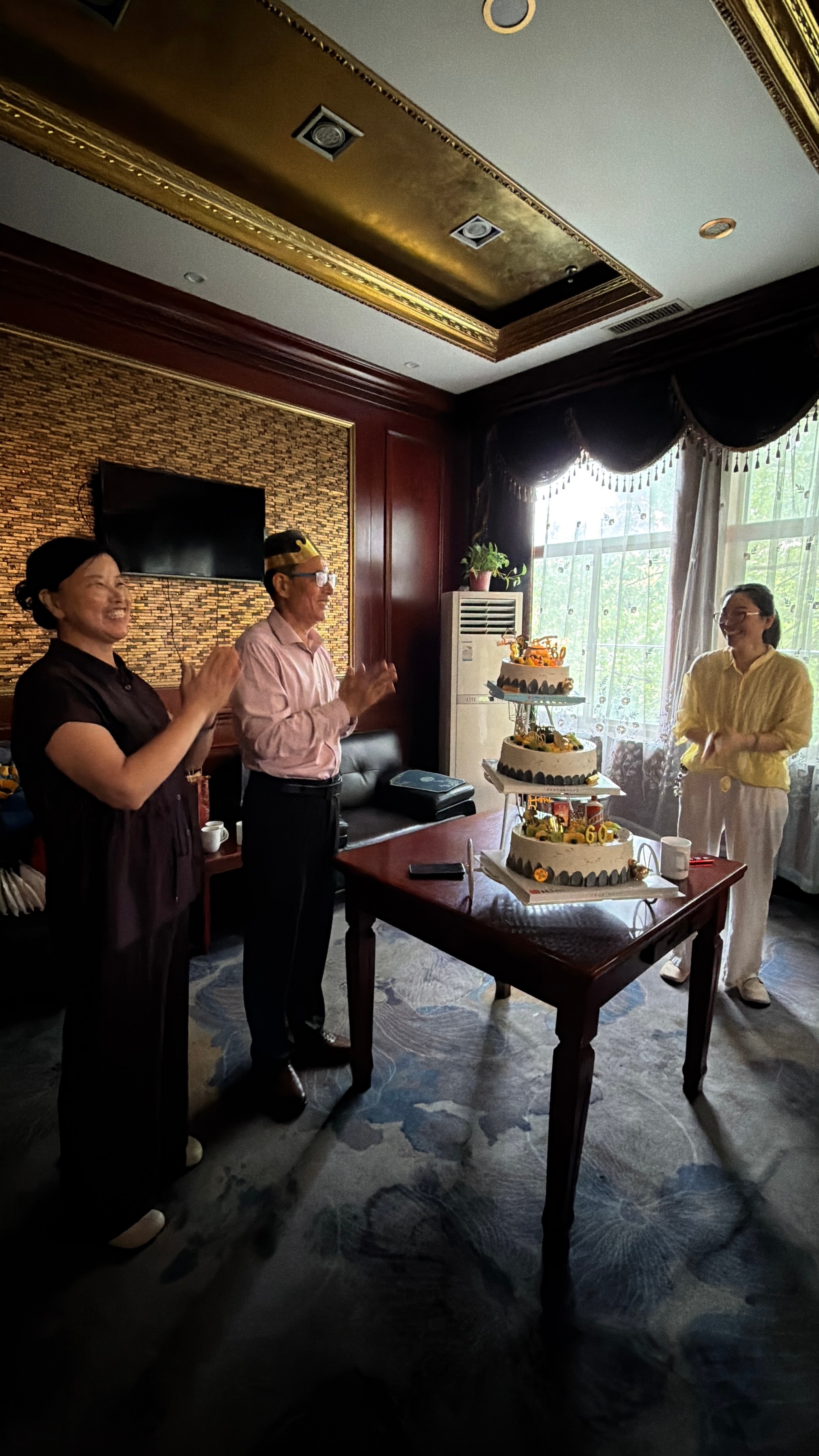 老老陈60大寿，让我们祝他生日快乐！！ 
