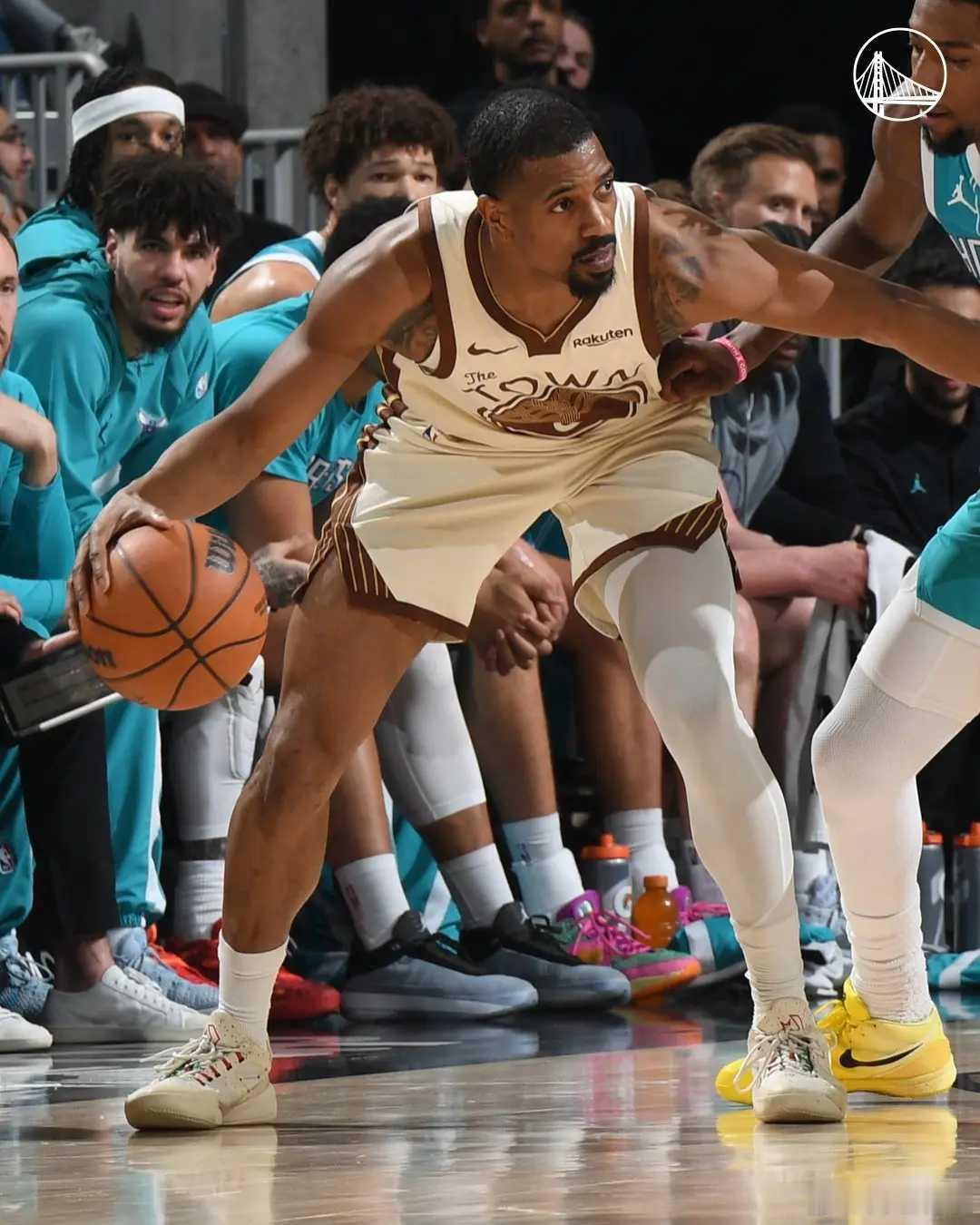 库里14分率8人得分上双勇士击败黄蜂3连胜，追梦20分6助攻北京时间1月18日，