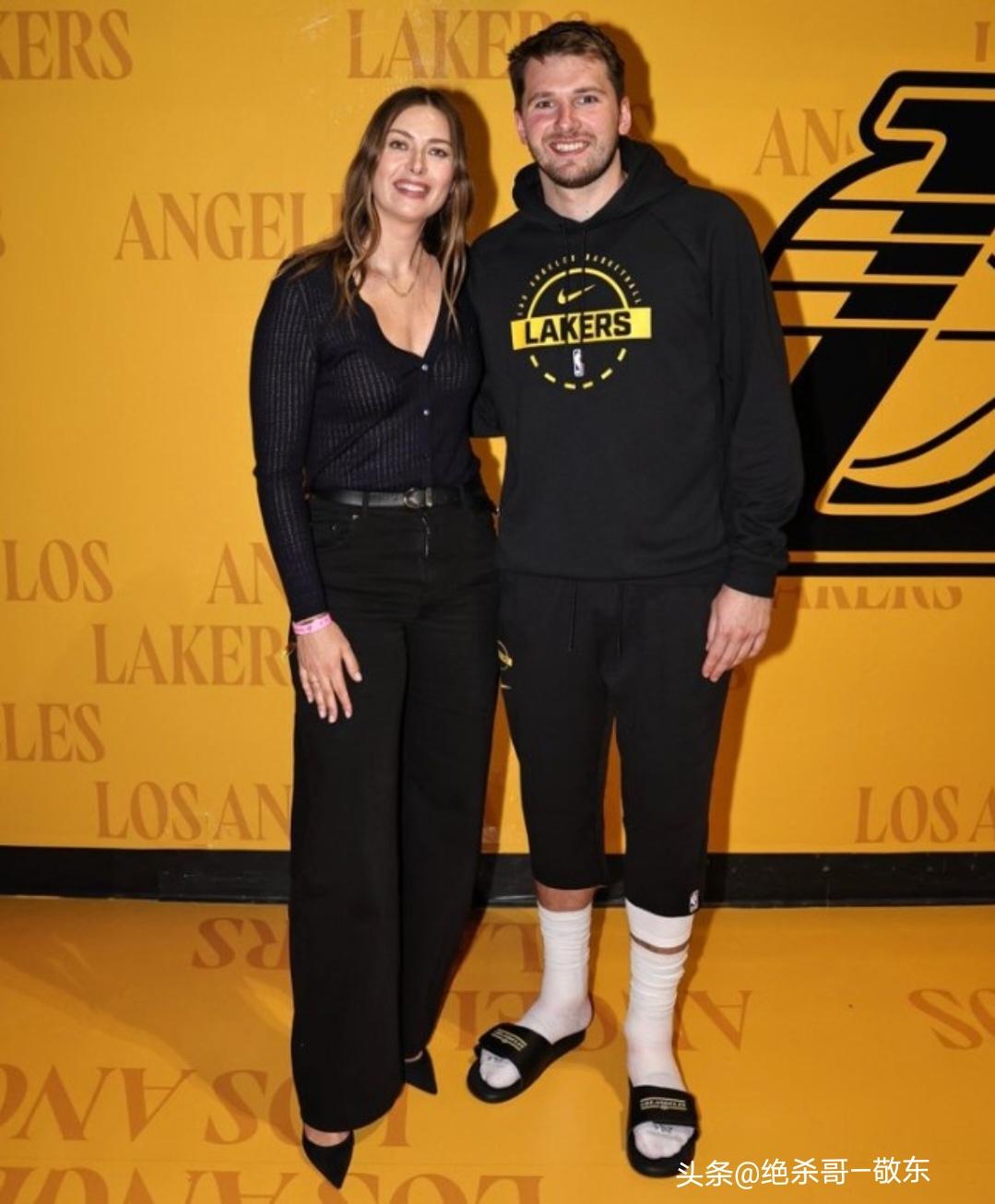 帅哥+老美女！东契奇30+三双加时中投绝杀一个完美的比赛日。
湖人主场127:1