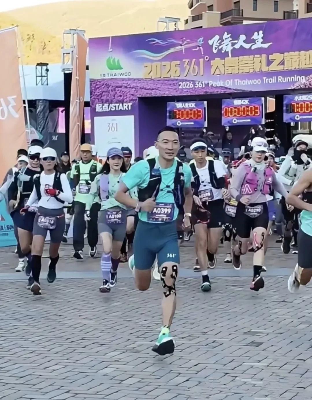时隔十多年，马拉松名将李子成重返越野赛场，直接拿下冠军并且打破赛会纪录！
 
在
