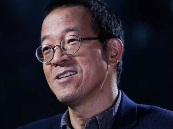 现在大家都知道俞敏洪聪明了，特别是贾国龙。
俞敏洪还是了解罗永浩的，毕竟罗永浩在
