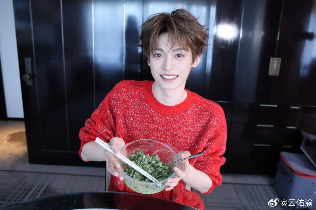 梓渝 zy五谷磨房品牌代言人梓渝  阵阵风化作思念 吹向远方赠予你 𝓑𝓊𝓇