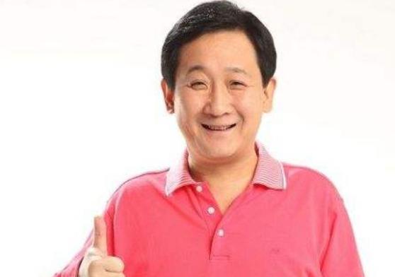 2010年，梁天于北京开设了一家饭店，装修费用竟高达100多万，赵本山一来，便说