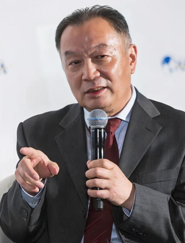 温铁军这番话真是说到痛处了！农民本来花个30万元，就能盖起三层小洋楼，花八九万元