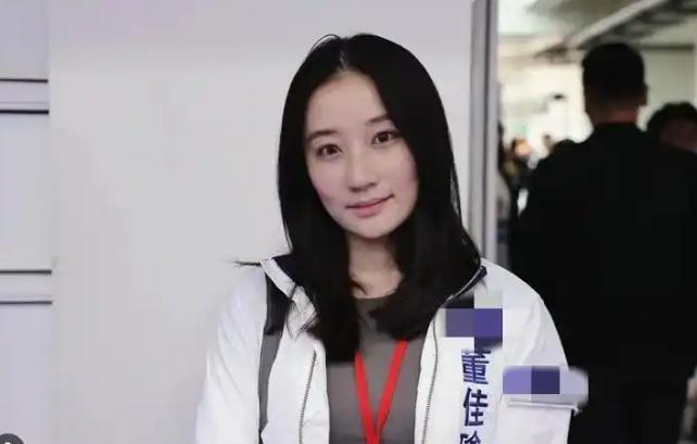 郑丽文率国民党 14 人代表团访陆，团队里最受关注的莫过于 30 岁的国际事务部