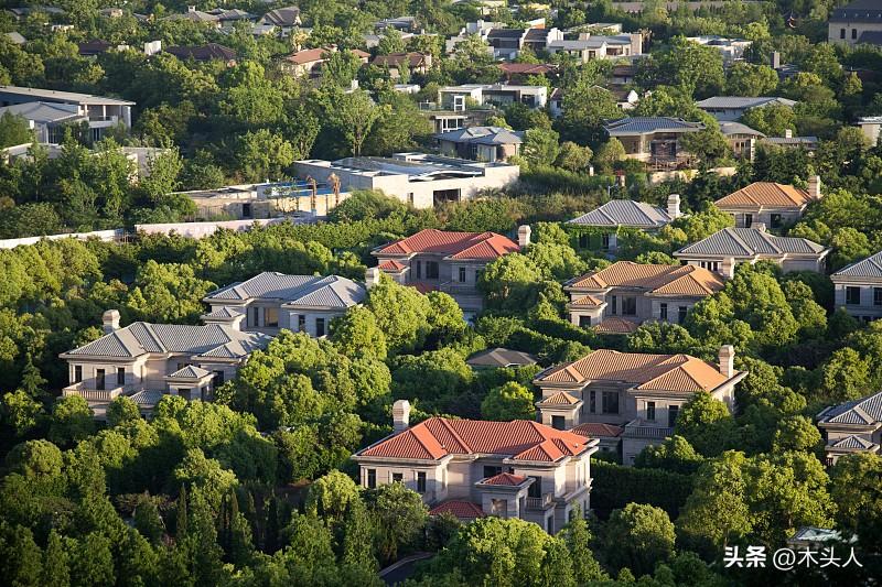 “离谱至极！”四川成都，大爷和女儿想买一套600多万的房子，他们在签合同前，问了