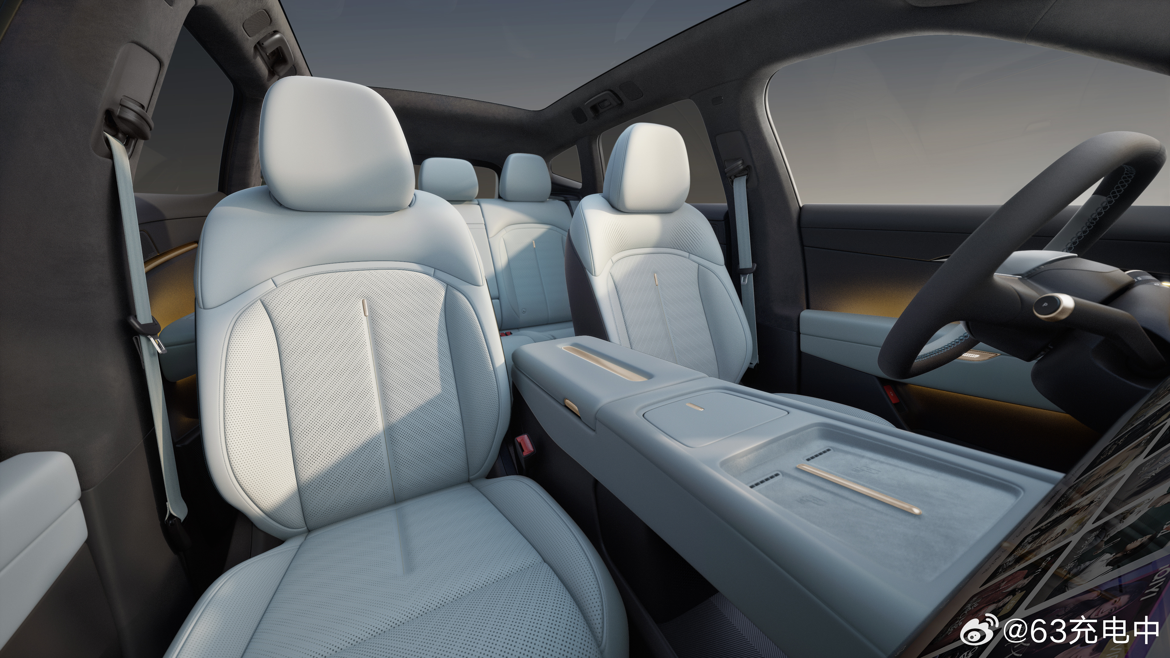 这个内饰颜色怎么样？ 