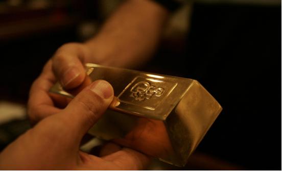 什么叫国家级庞氏骗局？黎巴嫩就给全世界上了最惨烈的一课。
 
有没有想过，一个国