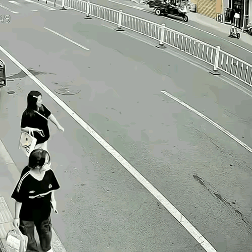 白衣男子遇到仇人了吧！😱