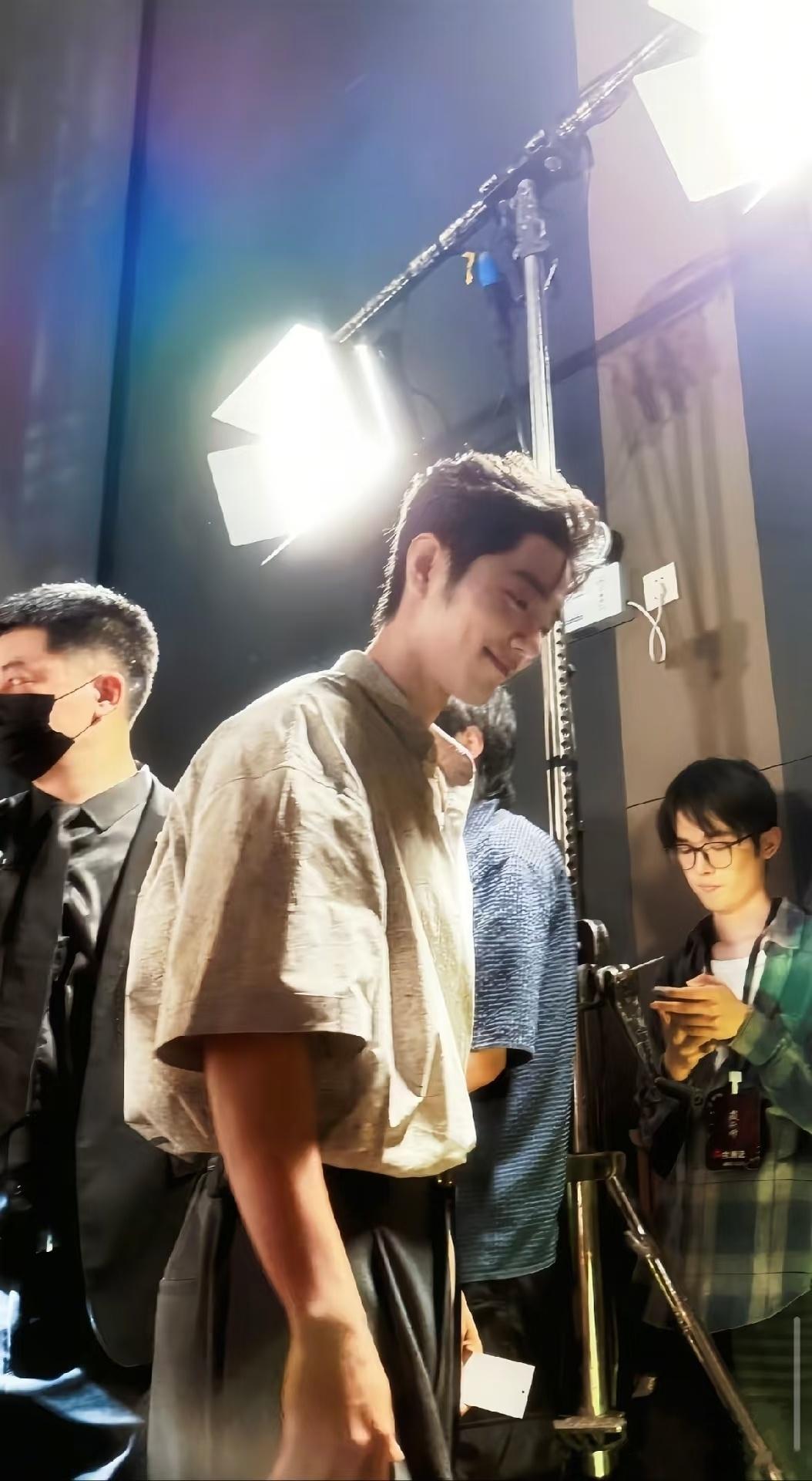 突击调查！你咋还没睡？还在看王啵的脑婆，美兔 