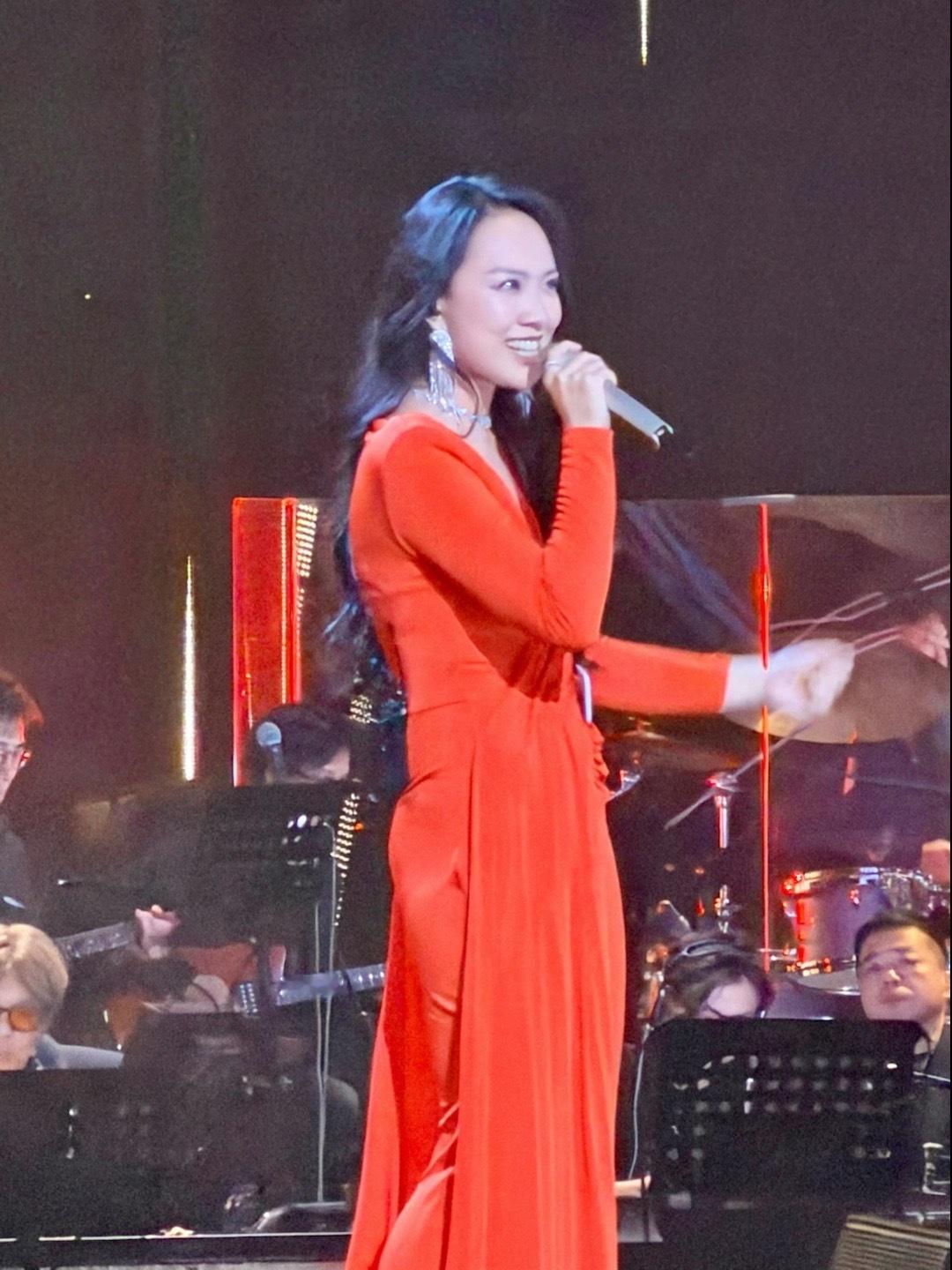 苗梦初 野心家 眼神里藏不住的锋芒，每一步都踏在野心的鼓点上！清醒搞事业的样子，