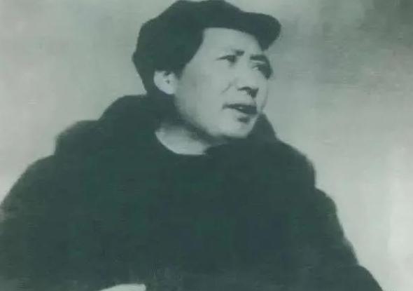 1966年，毛主席搬家，他的家非常简单，就一车行李，但是让人没想到的是此次搬家动
