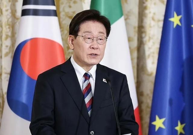 韩国队小组赛早早出局， 韩国总统 李在明公开评价球队惨败根源在于用人失误。
真正