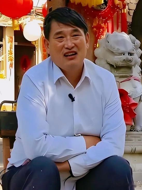 被举报之后大衣哥终于表态！他说，如果自己穷困潦倒，肯定愿意多接演出多赚钱。但我现