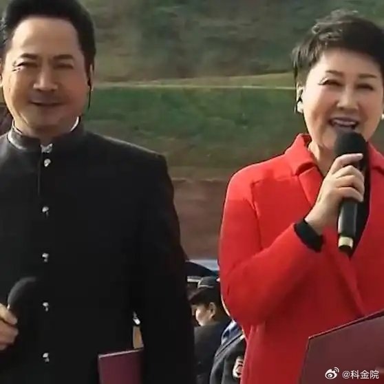 《刘劲、张凯丽不愧是资深演员，朗诵《为人民服务》，台词功底深厚感动全场》播放量：