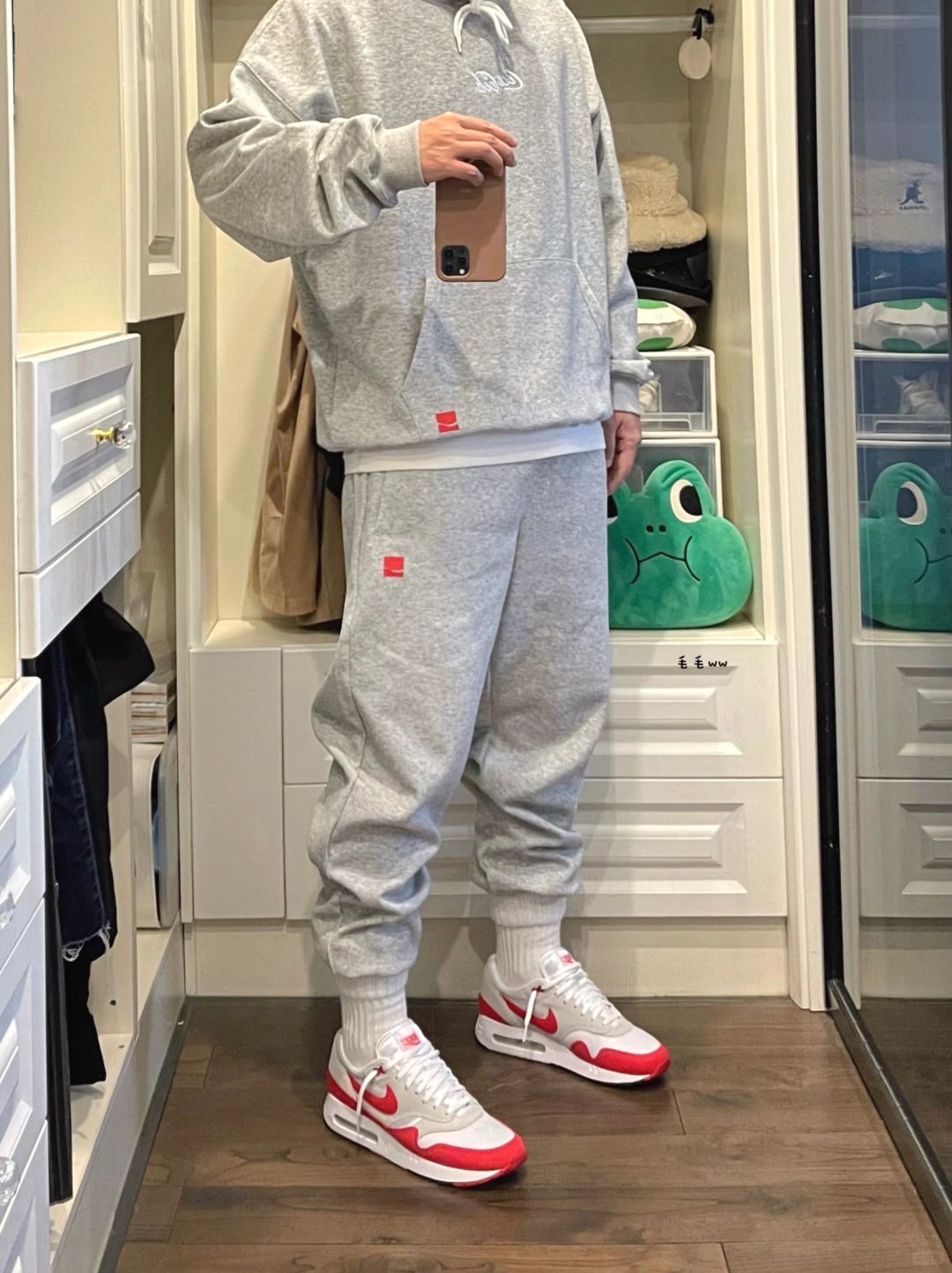 格雷灰色系｜复古跑穿搭