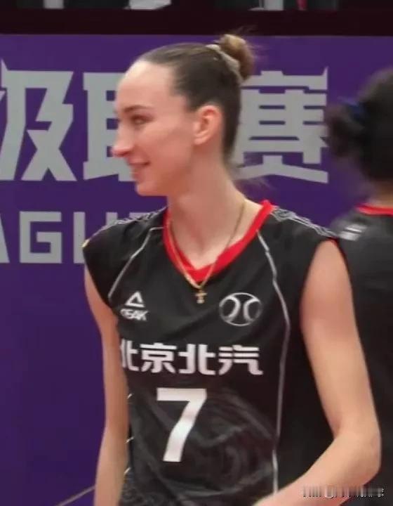 北汽女排主场逆转辽宁，双方在三场两胜赛制中大比分打成1：1平，这样排超联赛的1/