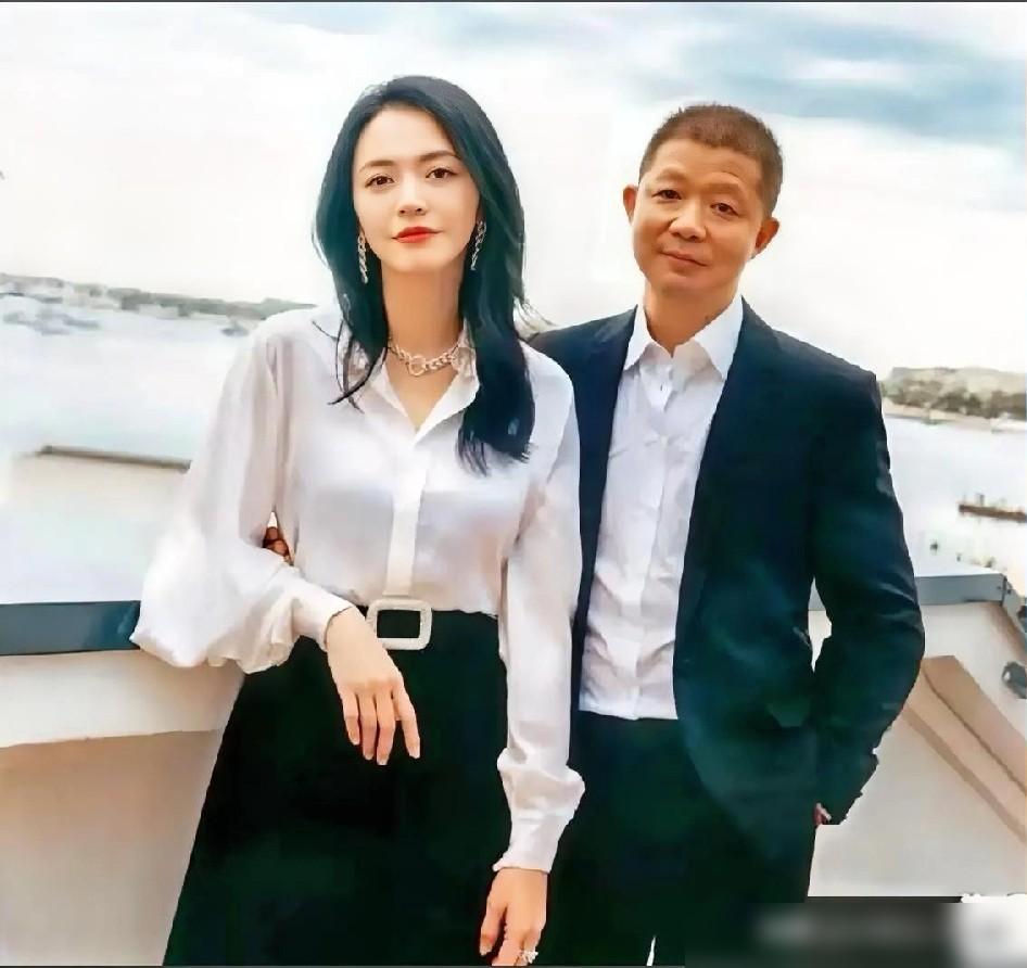 姚晨曹郁官宣离婚！原来你去年磕的机场恩爱糖，是演的？
他俩2011年拍《爱出色