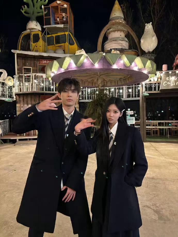 恩恩小新牵手共舞恩恩小新竟然这么纯情怦然心动20岁 恩恩和小新从欢喜冤家到双向奔