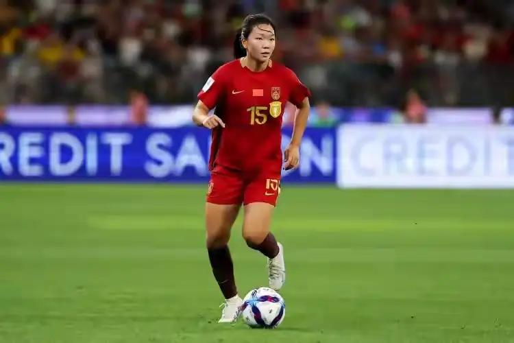 半决赛对阵日本，虽然看似实力悬殊，但也不是没有机会。
日本的小快灵确实不好限制，