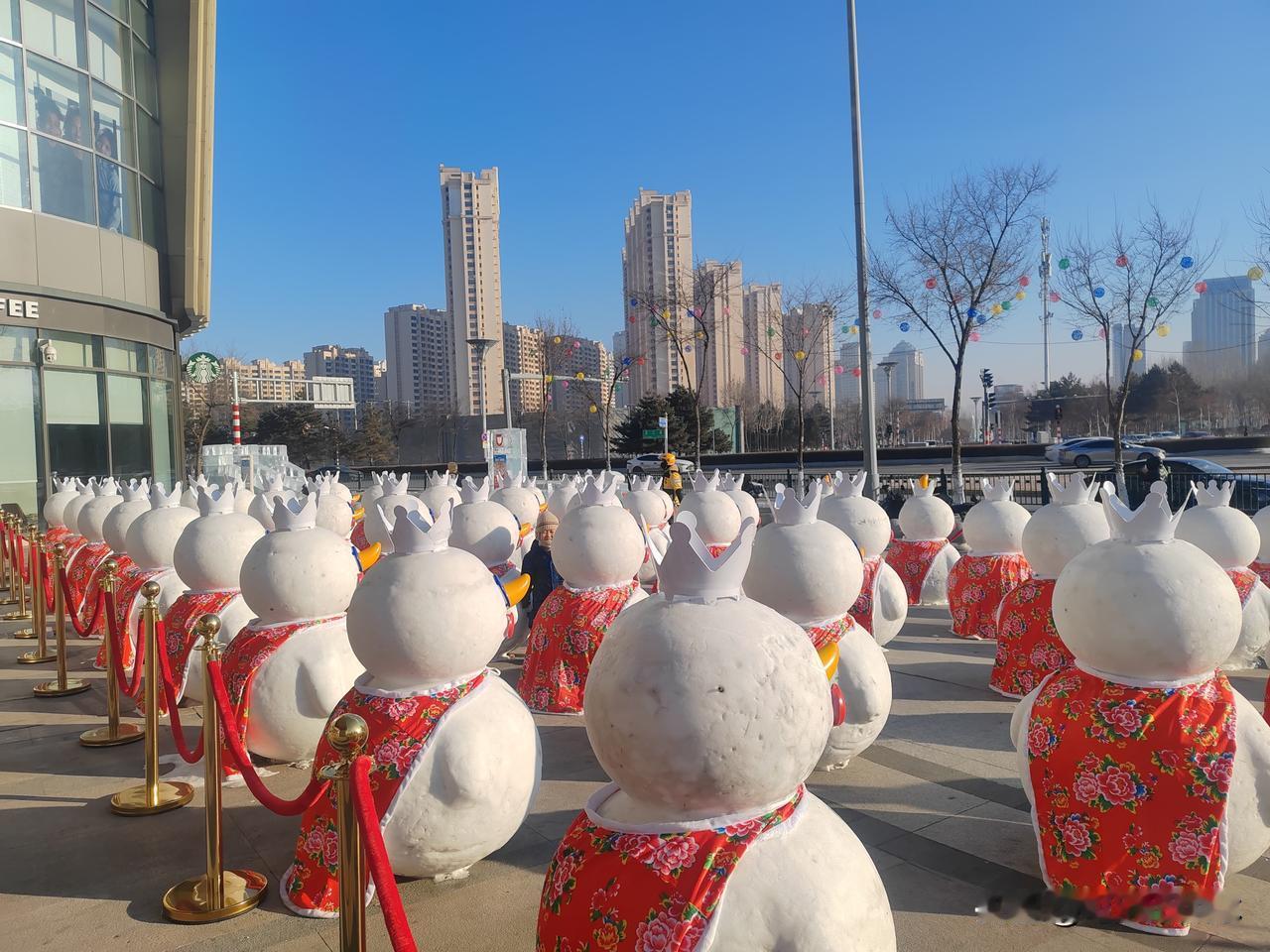 狠人，真有一股令人咋舌的狠劲。

同事把晚饭这项“基本权利”硬生生剥夺了一年。