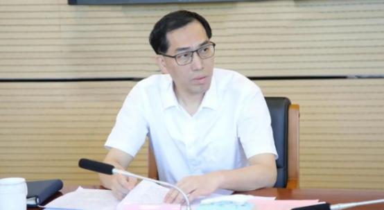 “嫁老外就注销国籍？回国不能超7天？”陈枫这番“铁腕建议”一出，舆论瞬间炸锅！把