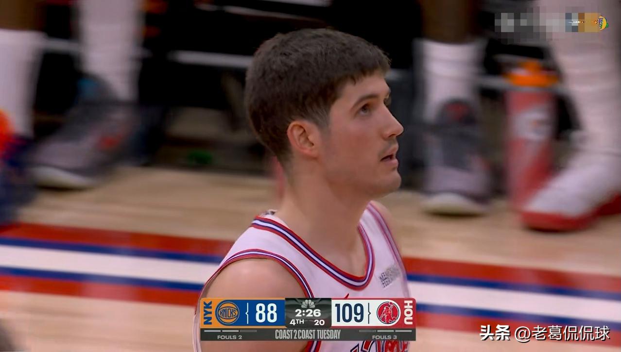 火箭小将谢波德真是太适合打替补了！在今天火箭主场以111：94大胜尼克斯的比赛中