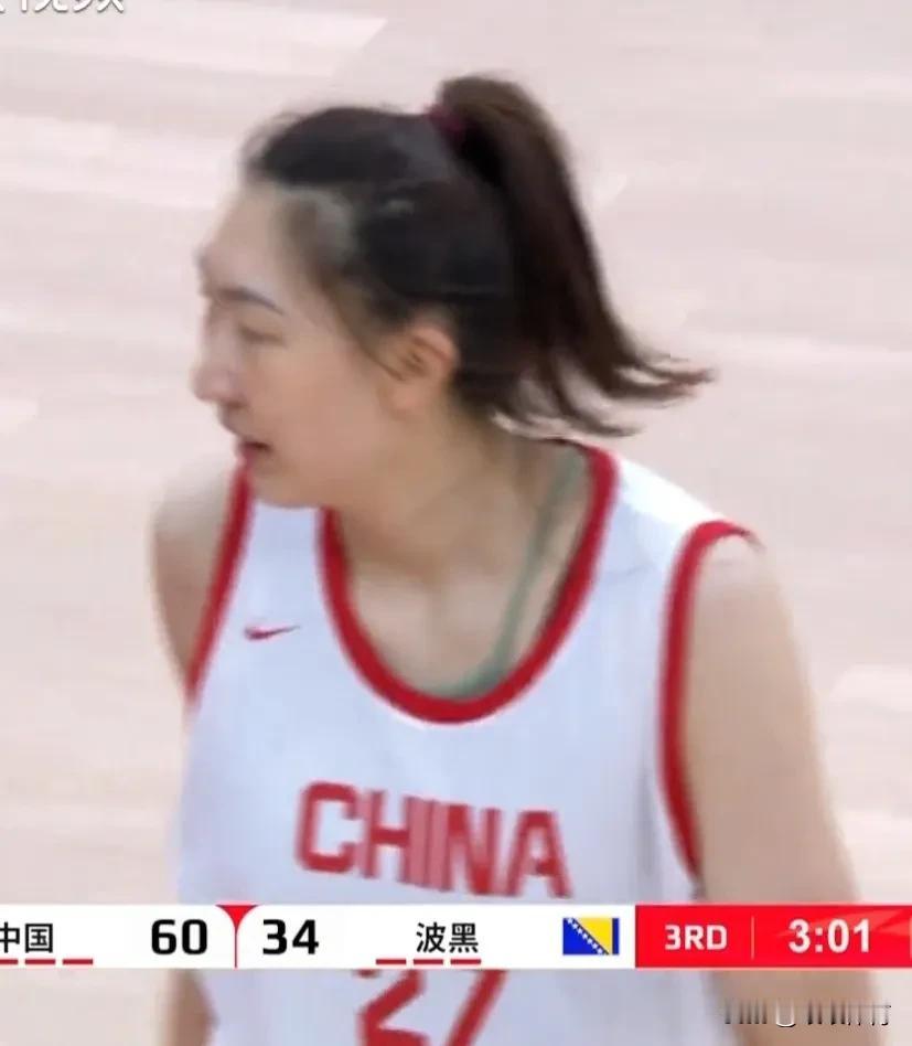 第三节结束，中国女篮71-41领先30分。
第三节，宫鲁鸣指导派出张子宇首发，张