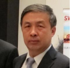 “晚一秒就万劫不复！中国该立刻向美国低头，交出发展权才能保命！”很多人现在再回头