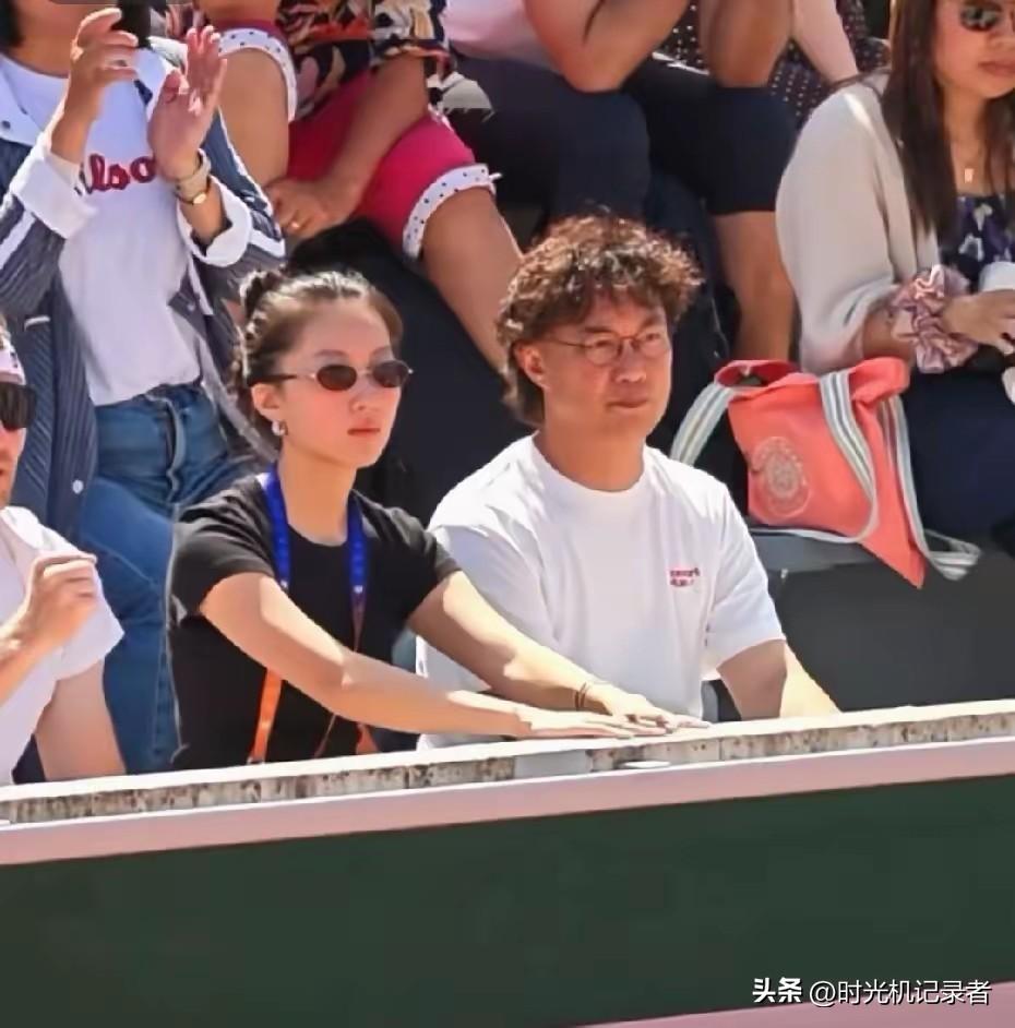 陈奕迅为女婿黄泽林捧场，陈康提目光一直没有离开这个男朋友，看起来真的很爱对方，陈