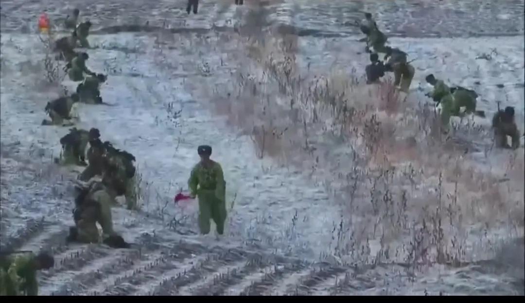 朝鲜人民军兵不厌诈，南朝鲜军轻易上当。

最近由于半岛政治紧张，导致军事对抗升级