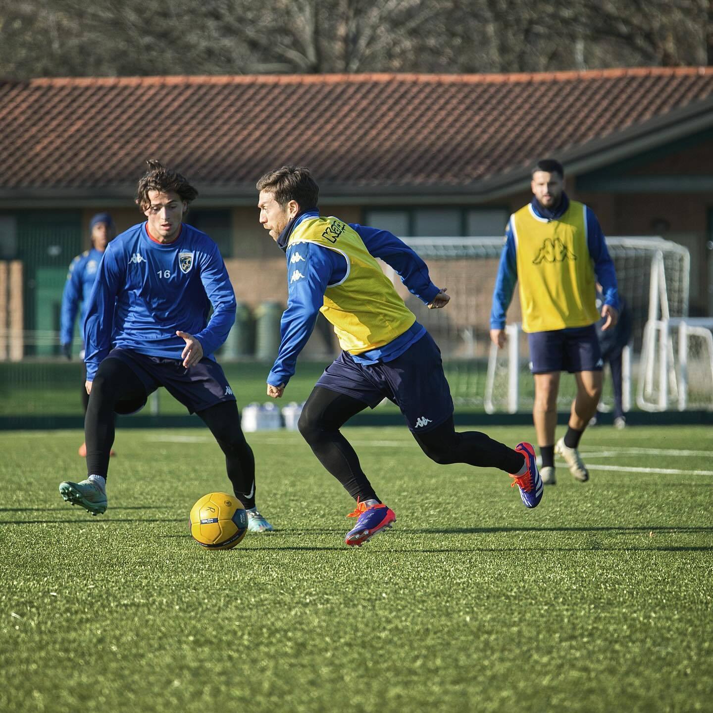 帕普·戈麦斯要重返赛场了⚽️📲"嗨，我想告诉你，我正在意大利雷纳特足球俱乐部训