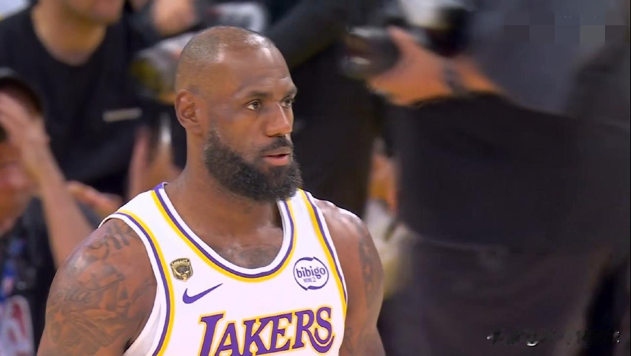 NBA巨星詹姆斯真是太厚道了！今天据美国名记Shams透露，詹姆斯不会选择退役，