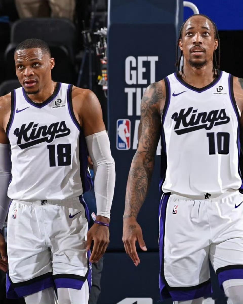 德罗赞赛季结束发布会谈威少：“如果他和 10 头大象打架，我会和他一起打。那是我