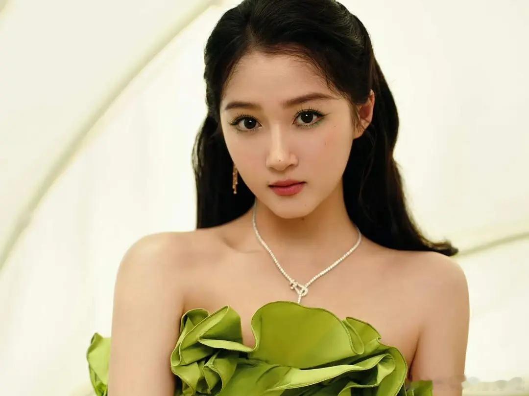 关晓彤的造型团队在哪，可以出来挨骂了 ​​​