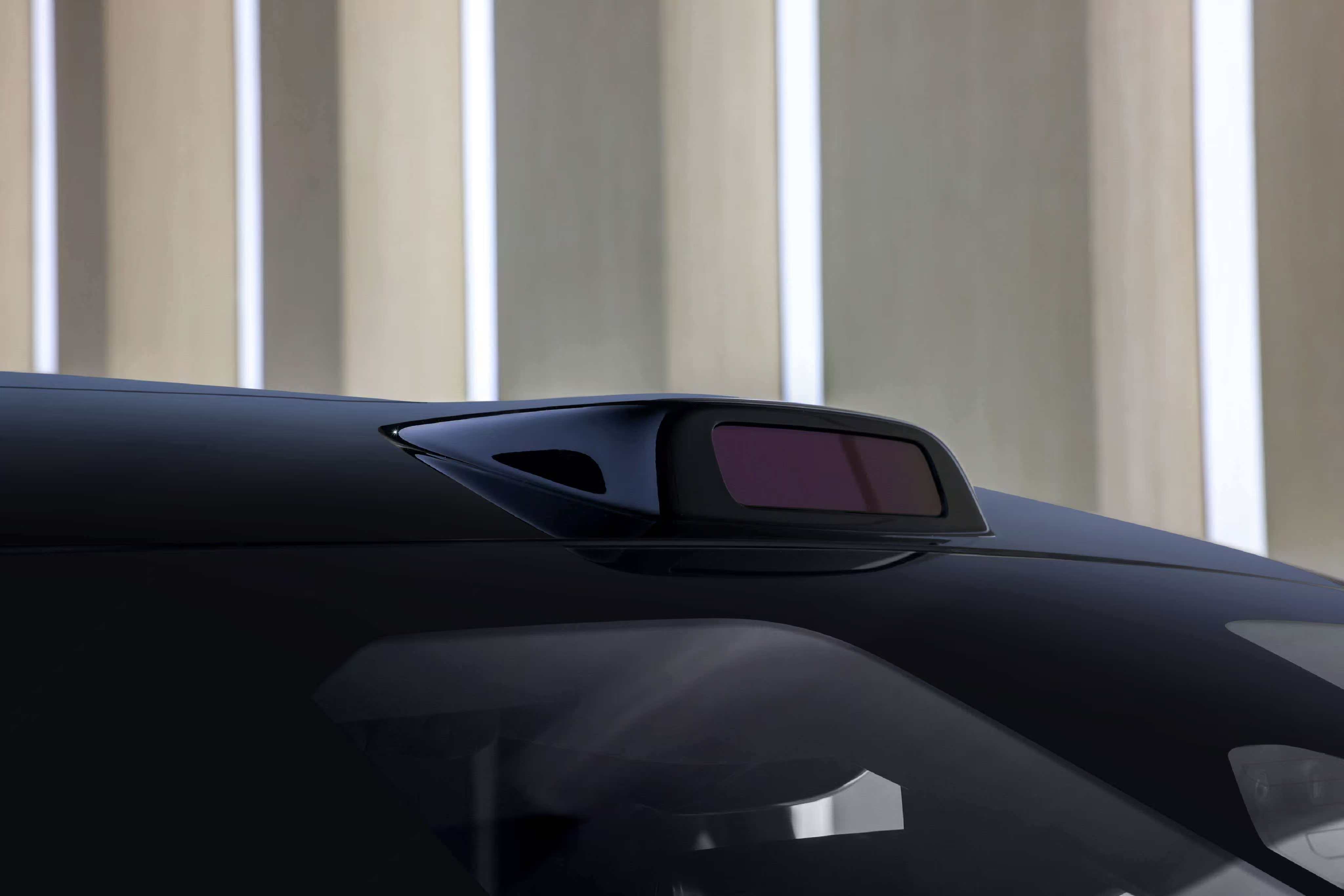 一会儿去华为春季全场景新品发布会 现场摸摸鸿蒙智行首款MPV智界V9 