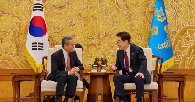 中国拒绝窜访台湾的外国议员访华，引起高度关注，韩国表示遗憾。原本是一趟看机器人的