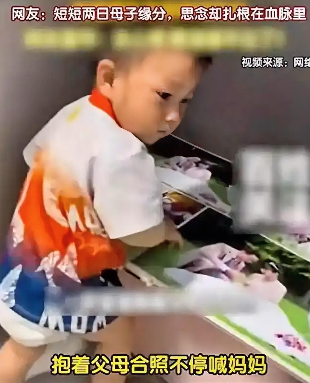 “泪目了！” 湖南，一个孩子在出生第二天母亲就去世了，但他一岁多时，意外发现母亲