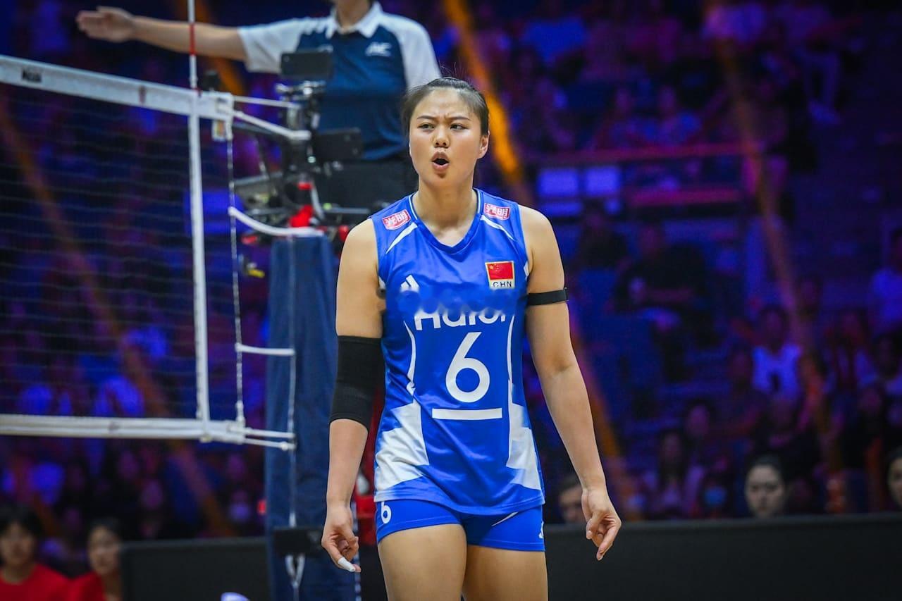 中国女排3-0伊朗女排（亚锦赛A组）中国女排队长龚翔宇8分（13扣6中0失误1被