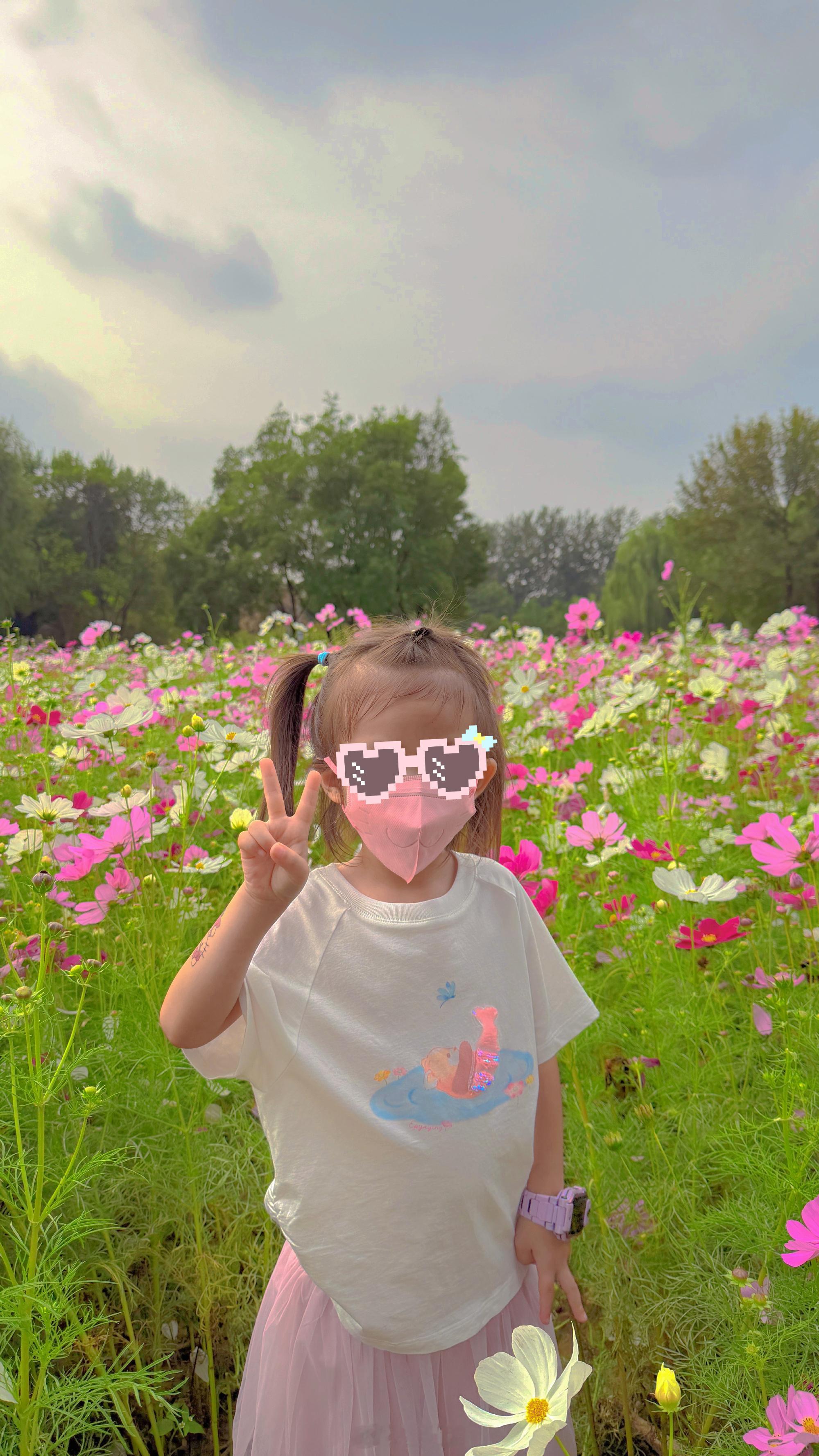 杜淳王灿女儿近照之前参加节目的时候还刚出生很小，现在都这么大了，王灿晒出一家三口
