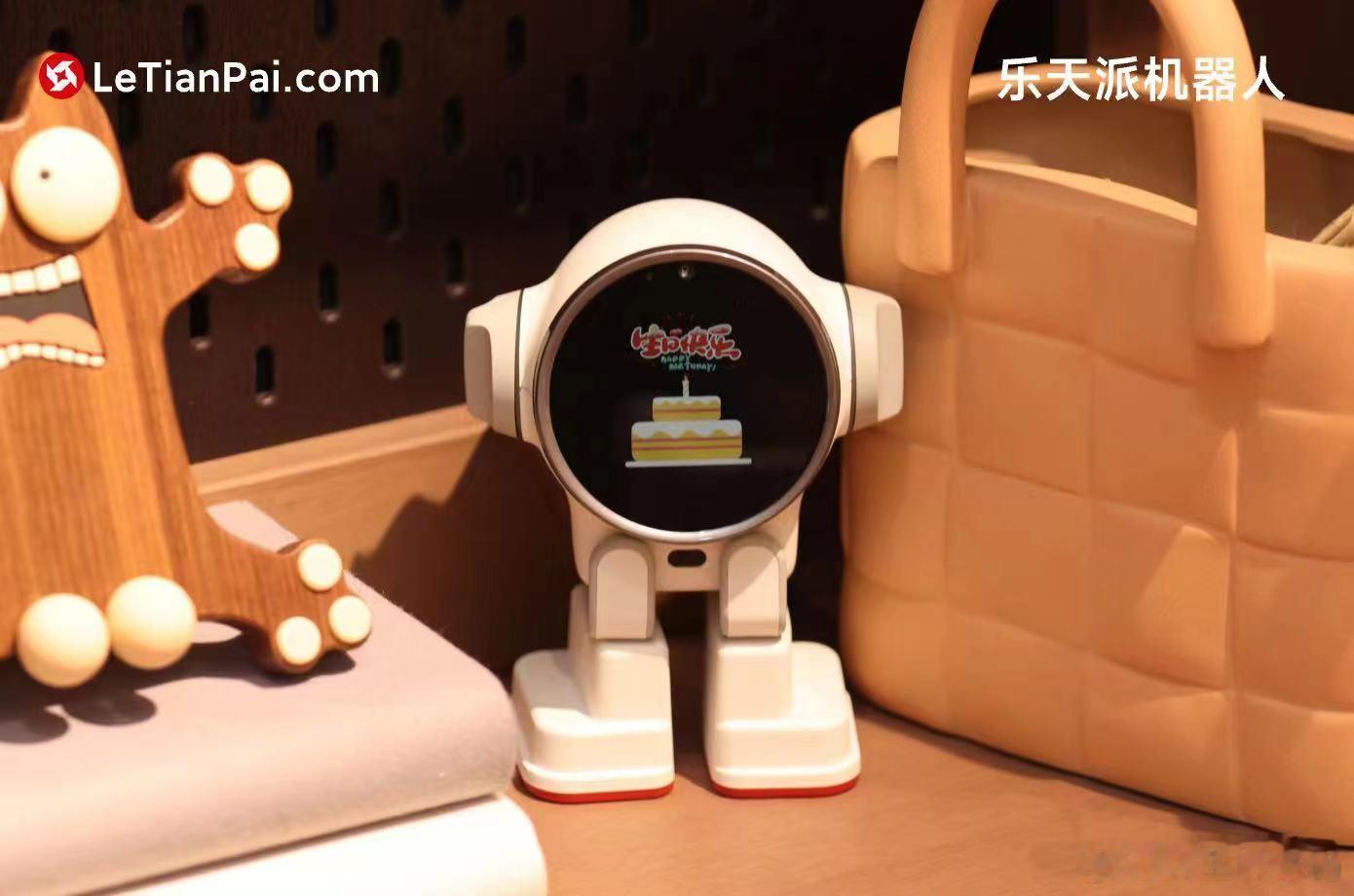 想象一下，假如有一天ChatGPT具有了实体形态，用小小的双脚行走在你的办公桌上