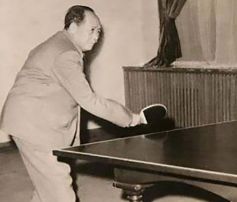 尽管毛主席享年83岁，但他的保健医生却直言：“其实毛主席并不具备长寿条件，他能长