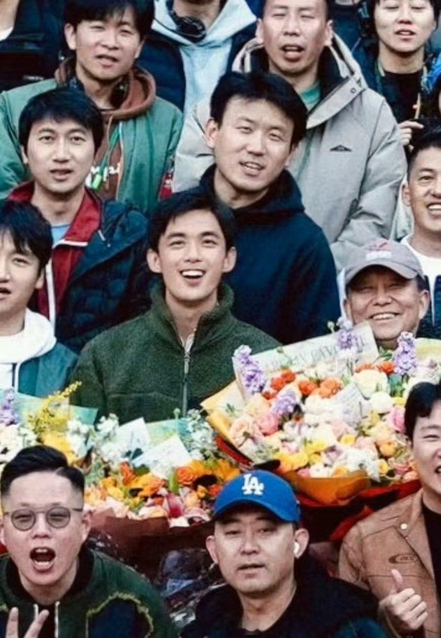 没认出这是吴磊从少年少年意气到沉稳学者，吴磊无缝切换各类人设，《群星闪耀时》预告